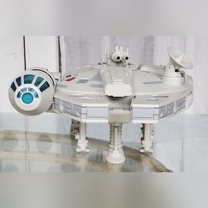 Star Wars Millenium Falcon, The Disney Store London, Makes Sounds & Lights Up